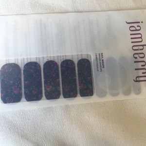 Half sheet of jamberry nail wraps